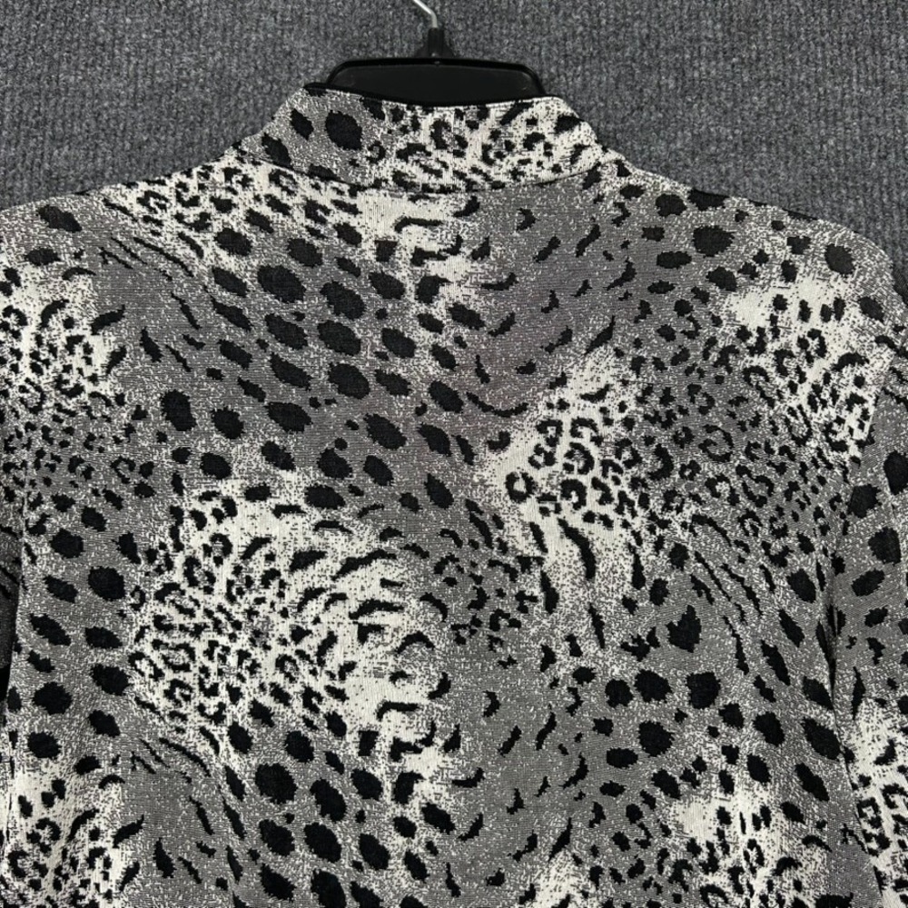 Chico's Travelers Animal Print Top LS Button Front Black Silver Gray Size 2 - Picture 6 of 12